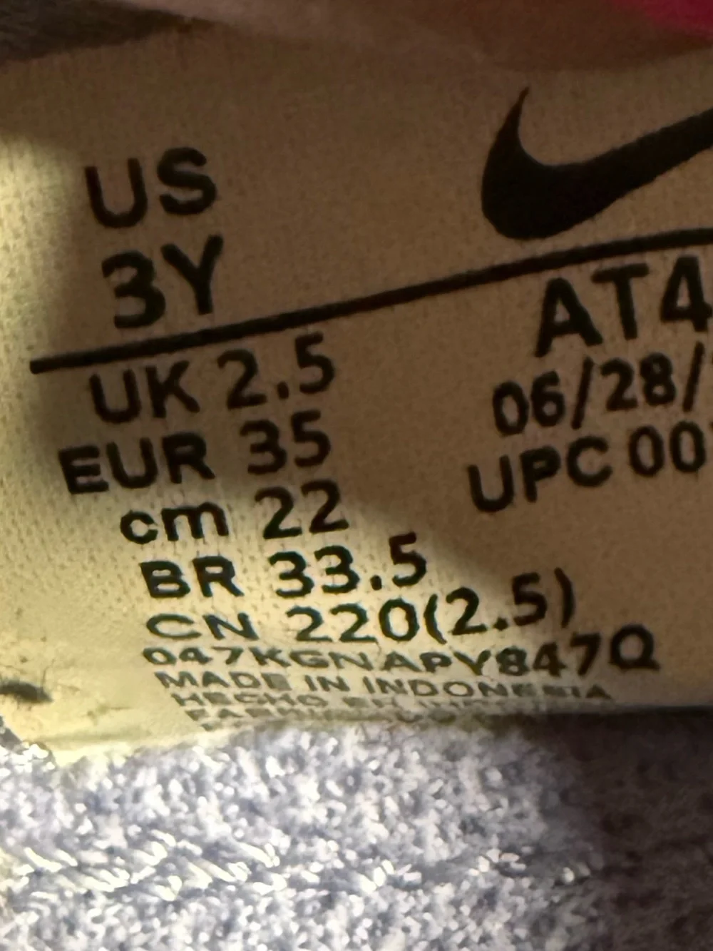 Nike lightweight slip